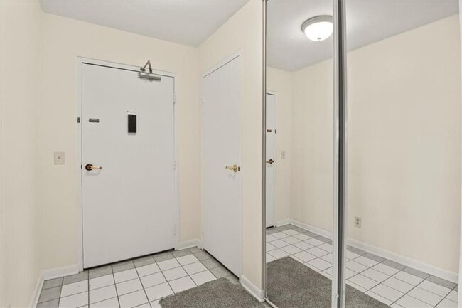 Building Photo - 2501 East Ave