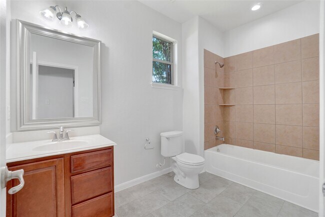 Building Photo - 10514 Kentington Oak Dr