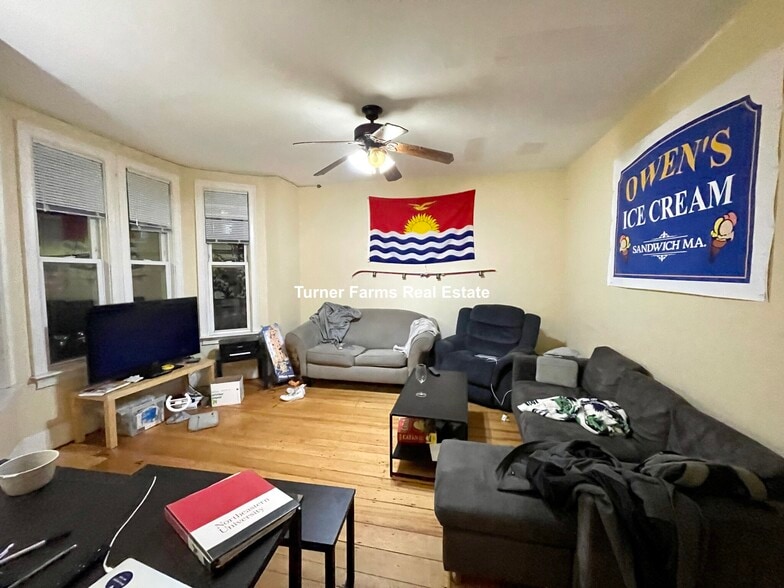 Building Photo - 731 Parker St