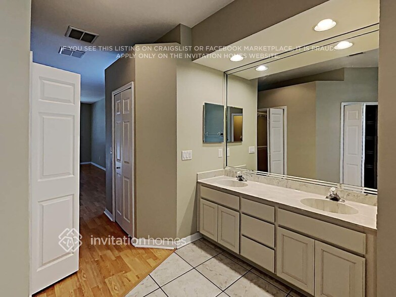 Building Photo - 4617 River Overlook Dr