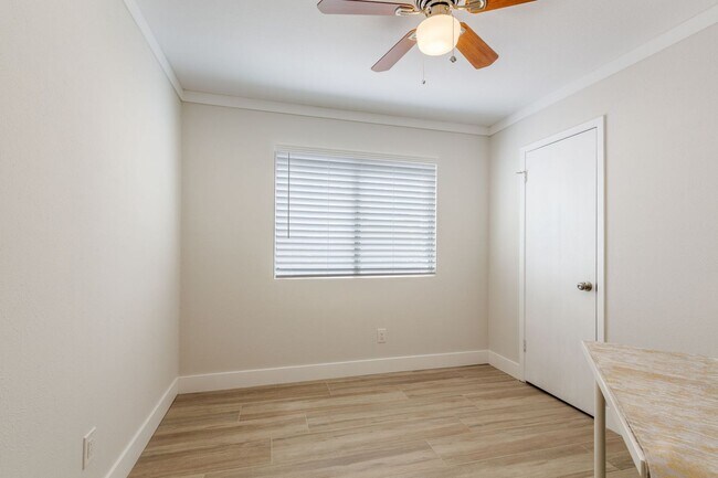 Building Photo - 7107 Barnsdale Way  Austin TX 78745