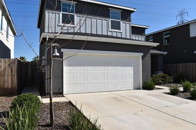 Building Photo - 2449 Explorador Dr
