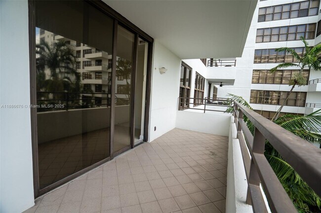 Building Photo - 2500 Parkview Dr