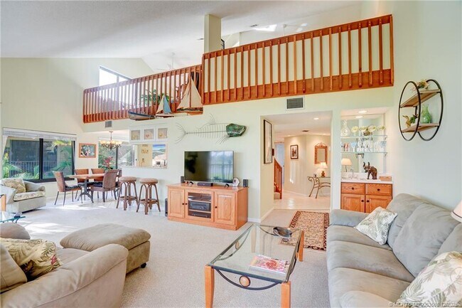 Building Photo - 233 NE Edgewater Dr