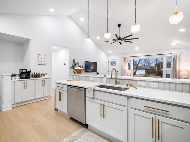 Building Photo - 4155 Ascot Ln