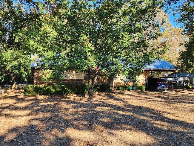 Building Photo - 5520 17th St E