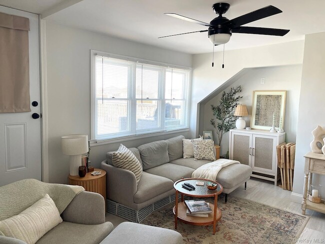 Building Photo - 128 Roosevelt Blvd