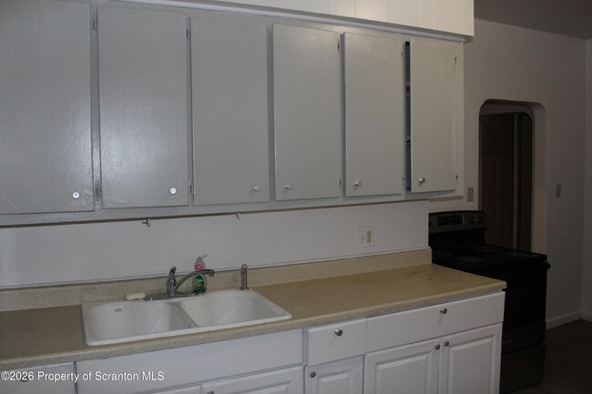 Building Photo - 715 Moosic St