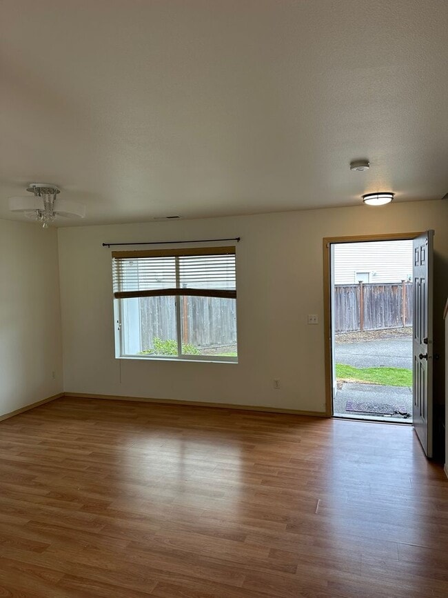 Building Photo - A charming 3 beds 2.5 bath house in Bothell!
