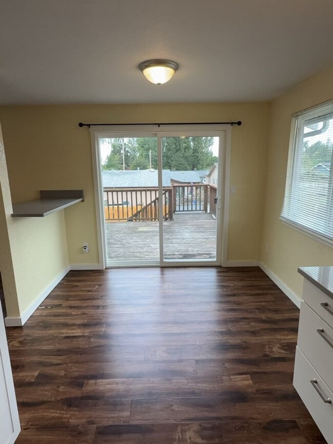 Building Photo - 6 bedroom, 2 bath home in Roosevelt Neighborhood!