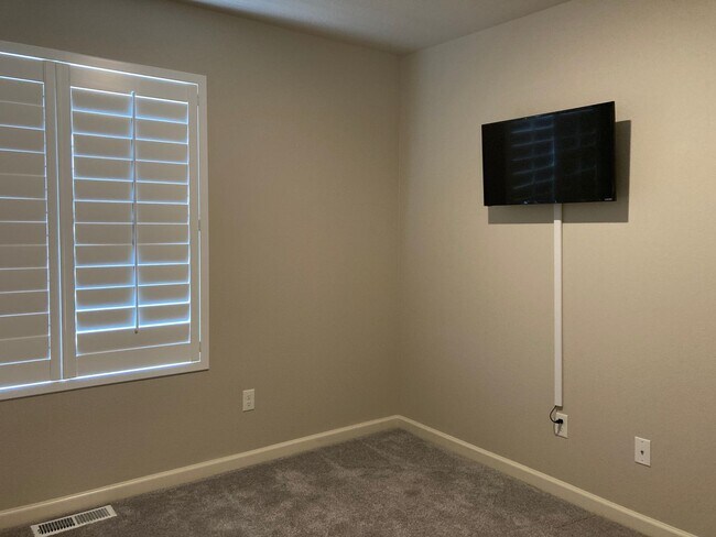 Building Photo - Beautiful Newer Home in Tigard
