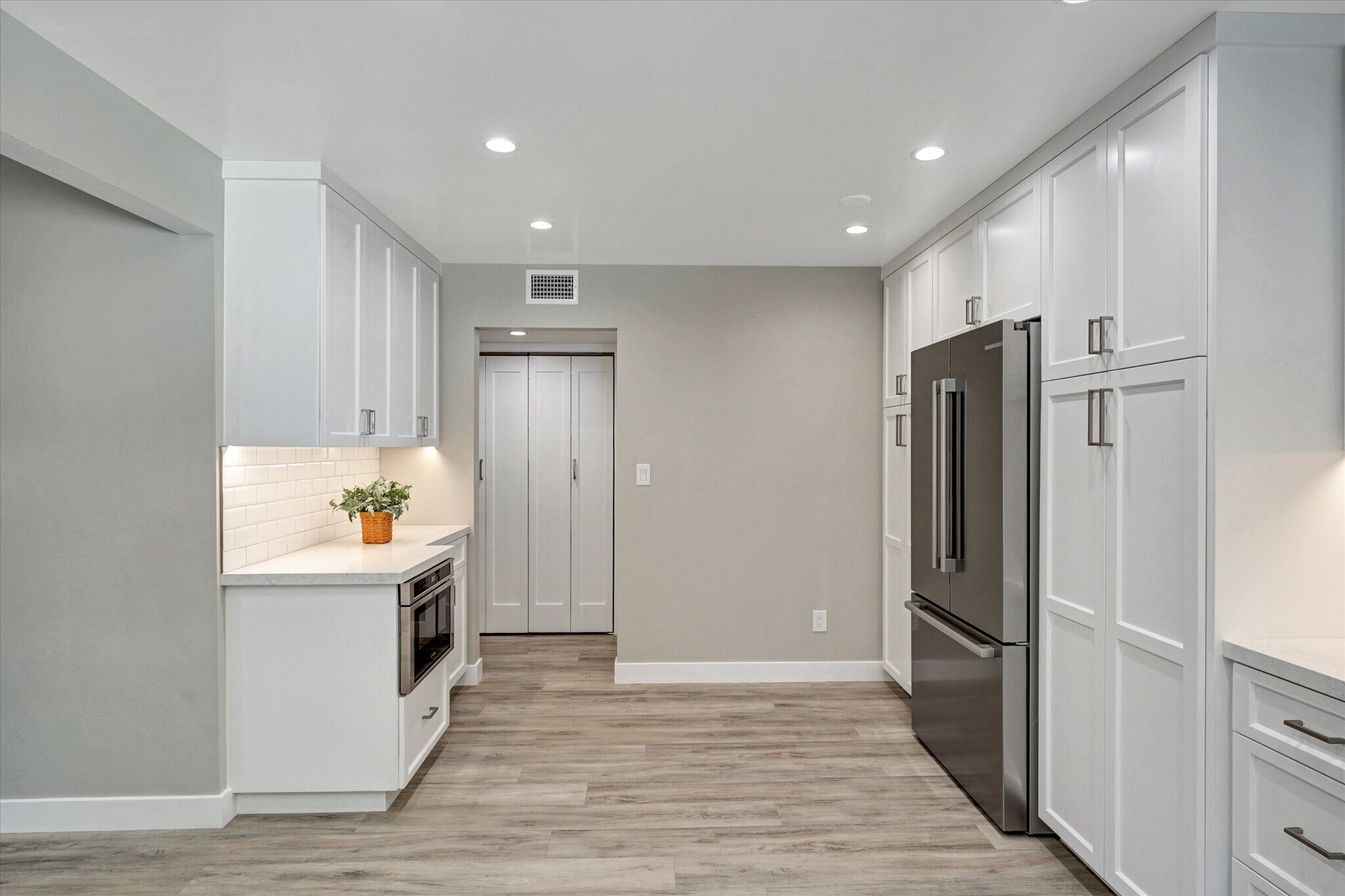 Building Photo - 5346 Tyrone Ave