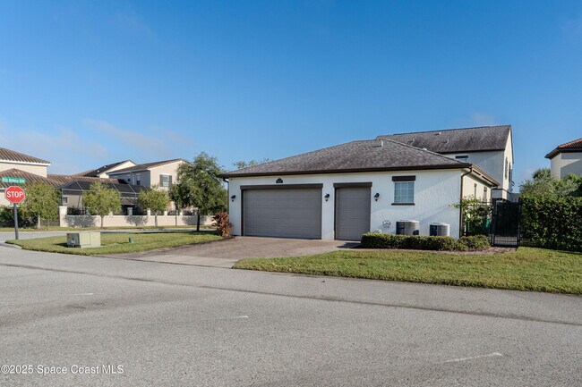 Building Photo - 2453 Rodina Dr