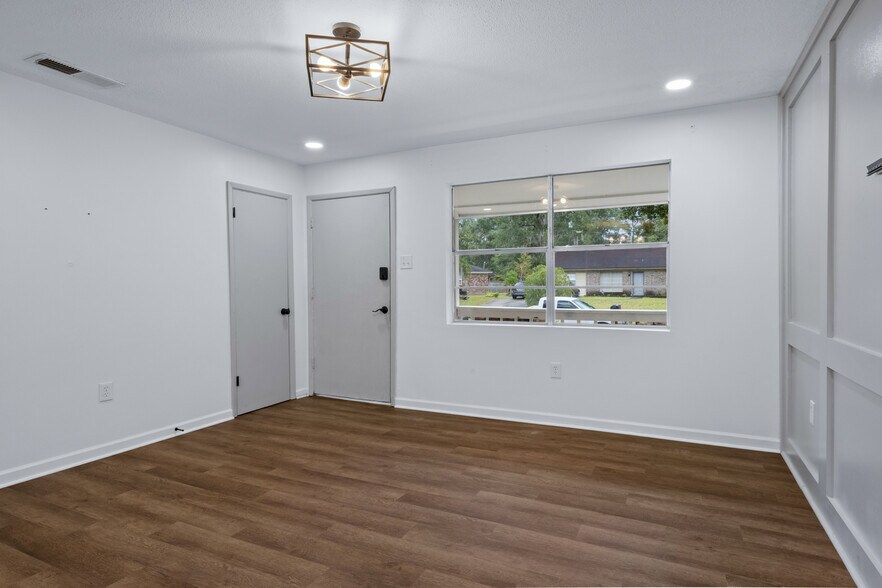 Building Photo - 115 Lucian Cir