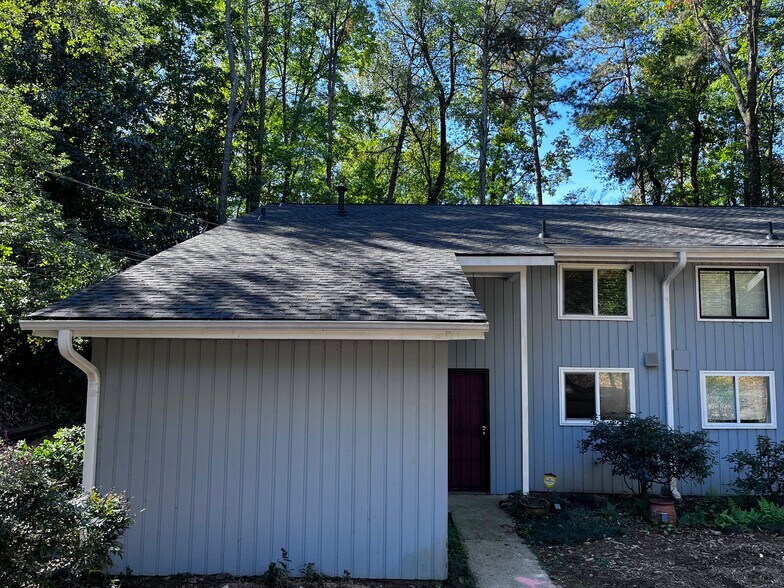 Building Photo - 2288 Paces Ferry Rd SE