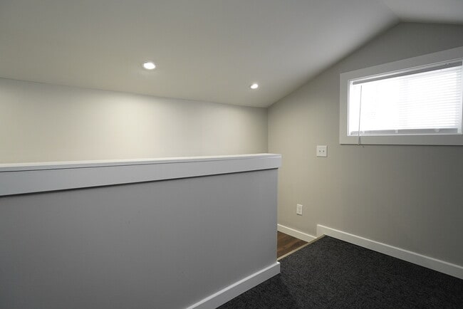 Building Photo - 1258 Miner St