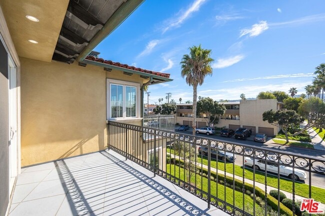 Building Photo - 816 S Catalina Ave