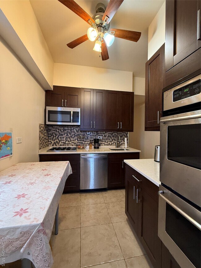 Building Photo - 61-20 Grand Central Pkwy