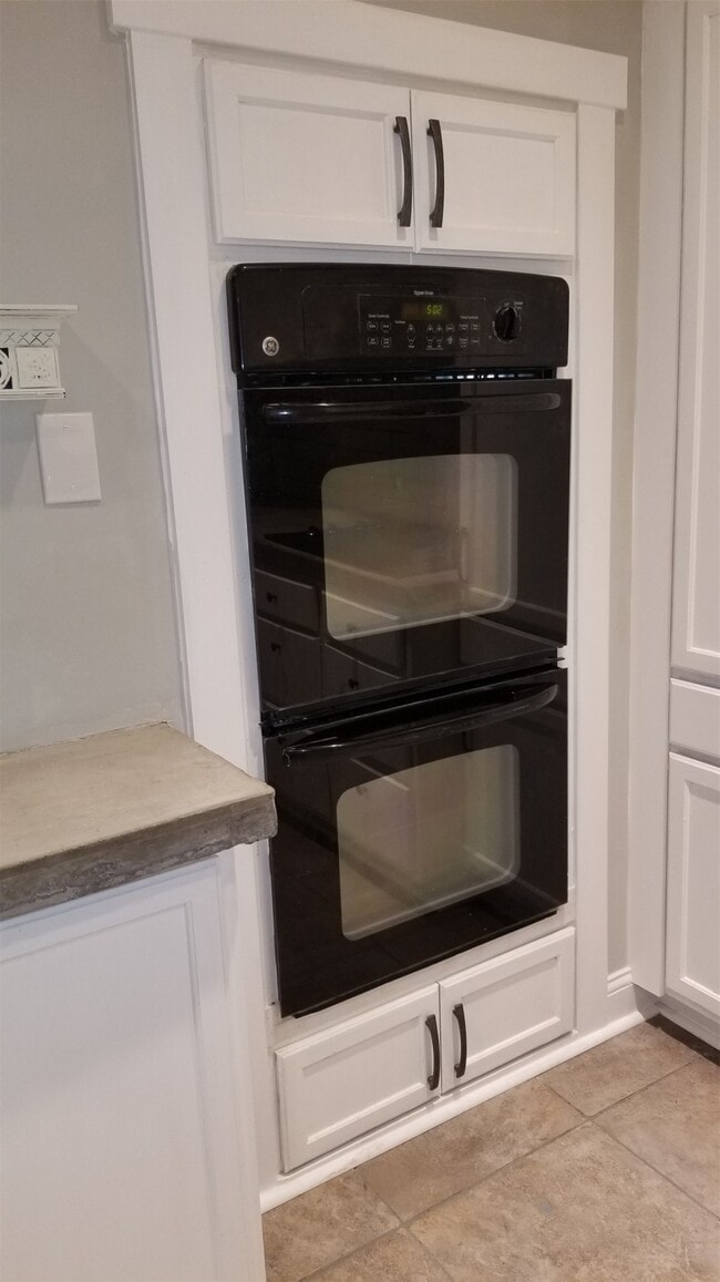 Building Photo - 2100 Tanglewilde St