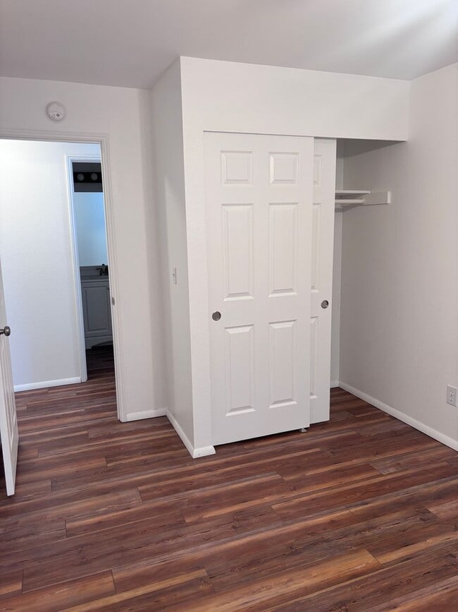 Building Photo - Brand New Update: 2 Bed/2 Bath UMED Condo!
