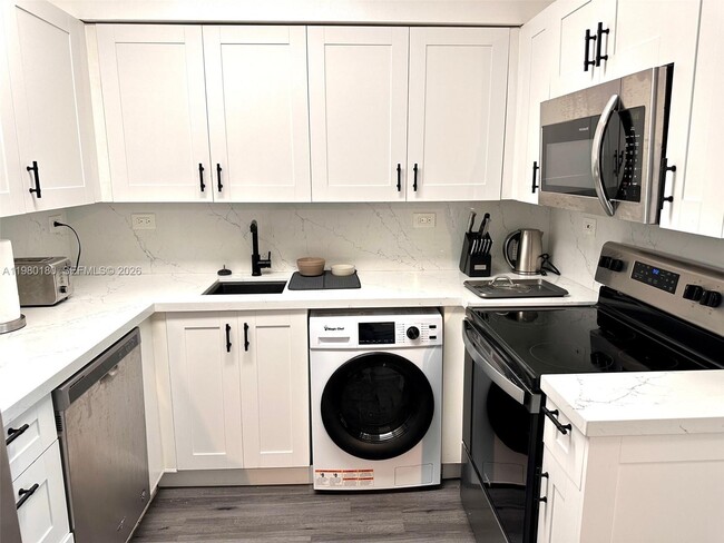 Building Photo - 1500 Bay Rd