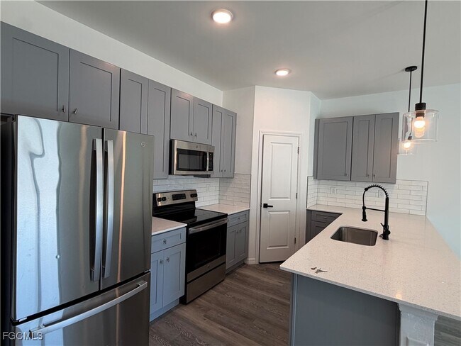 Building Photo - 5205-5207 30th St SW