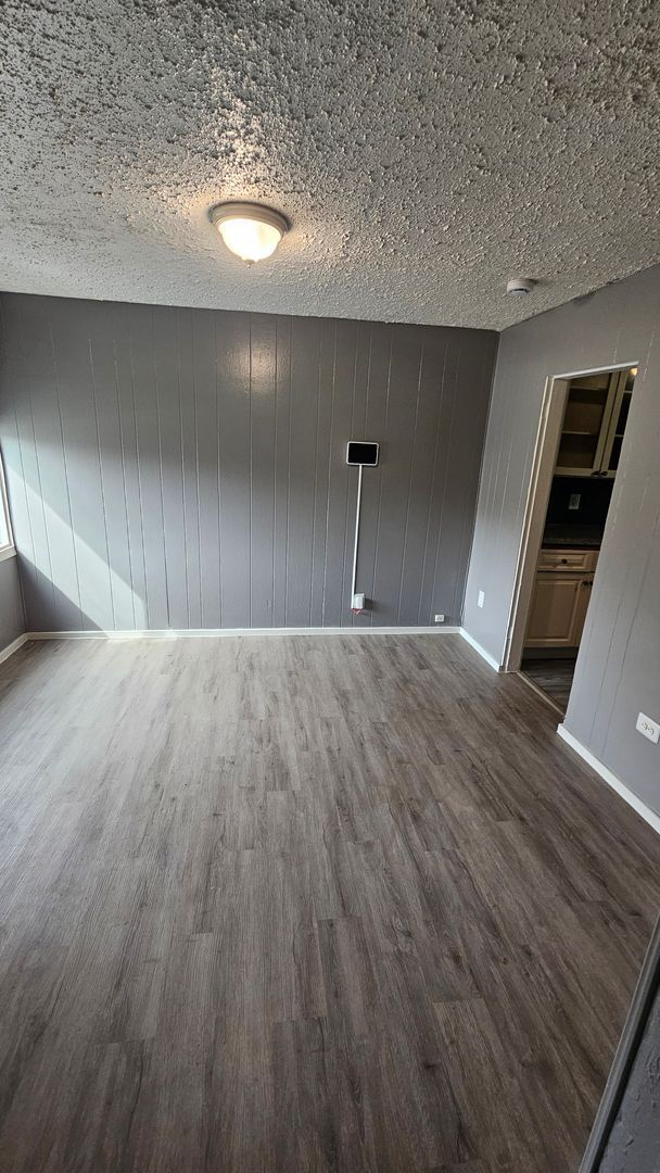 Building Photo - Cute 2-bed house,  Pet Friendly, Central location!