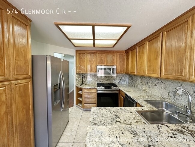 Building Photo - 574 Glenmoor Cir