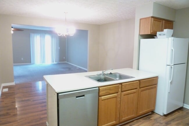 Building Photo - Spacious 3 beds, 2.5 baths Pataskala!