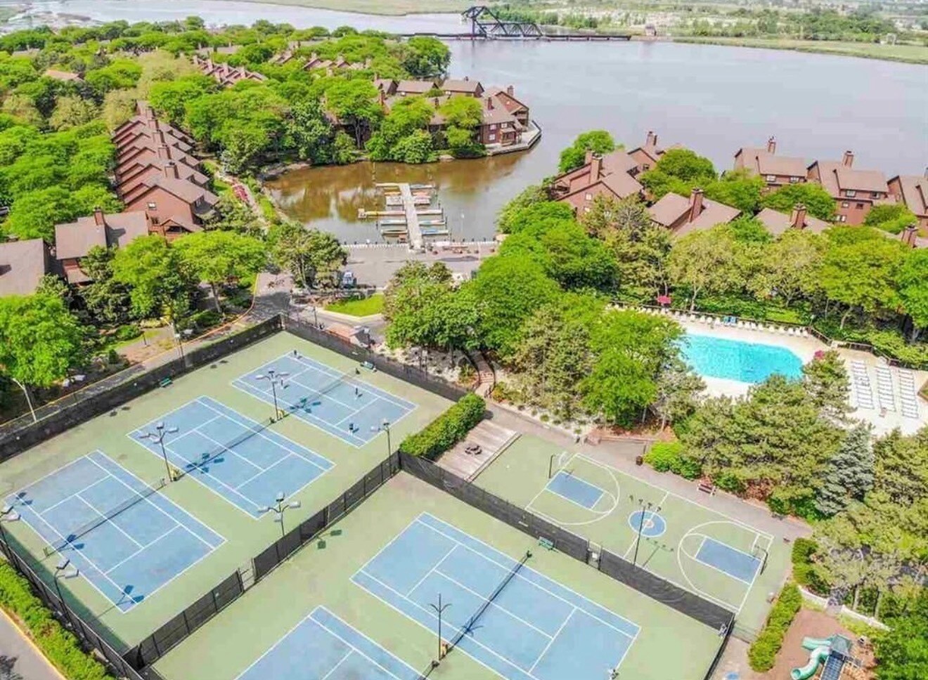 Building Photo - 228 Sandcastle