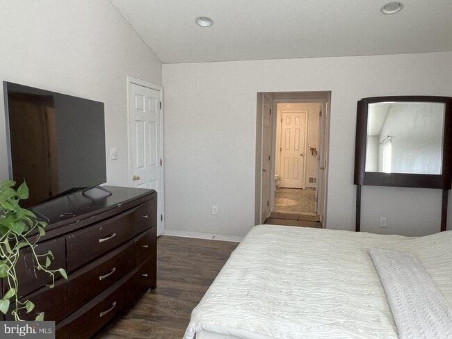 Building Photo - 301 Park Knoll