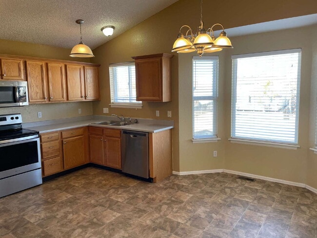 Building Photo - Lovely 3 Bed 3 Bath Home in Cherry Creek School District!