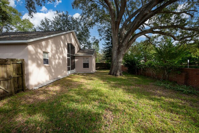 Building Photo - 10478 Sun Villa Blvd