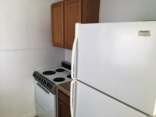 Building Photo - 5909 Oakwood Ave