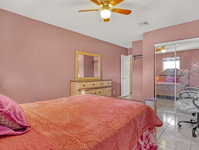 Building Photo - 1950 Wisteria St