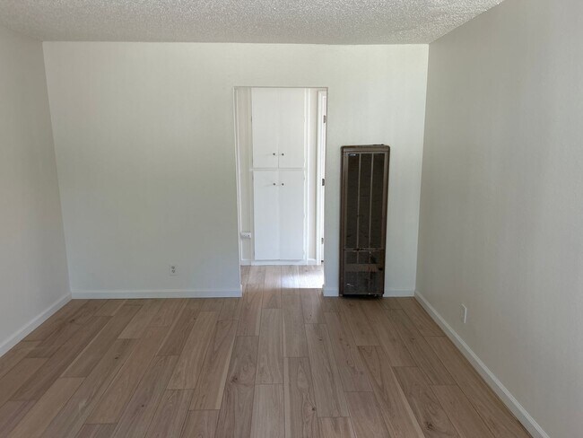 Building Photo - Maple 2