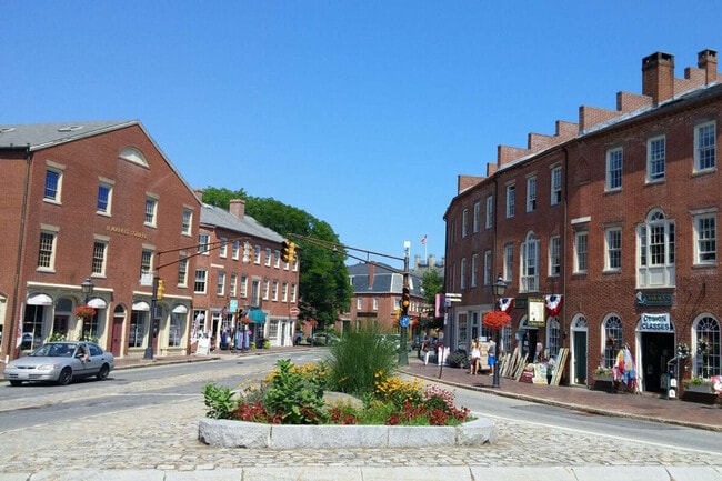 Building Photo - 32 Basin St