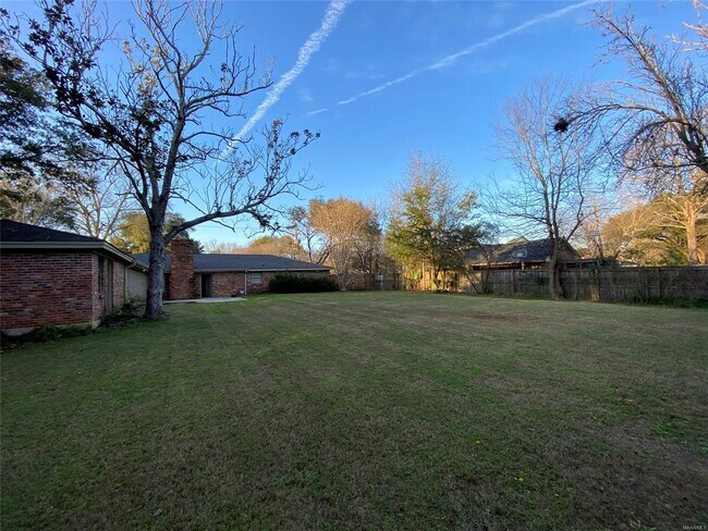 Building Photo - 2439 Hermitage Dr