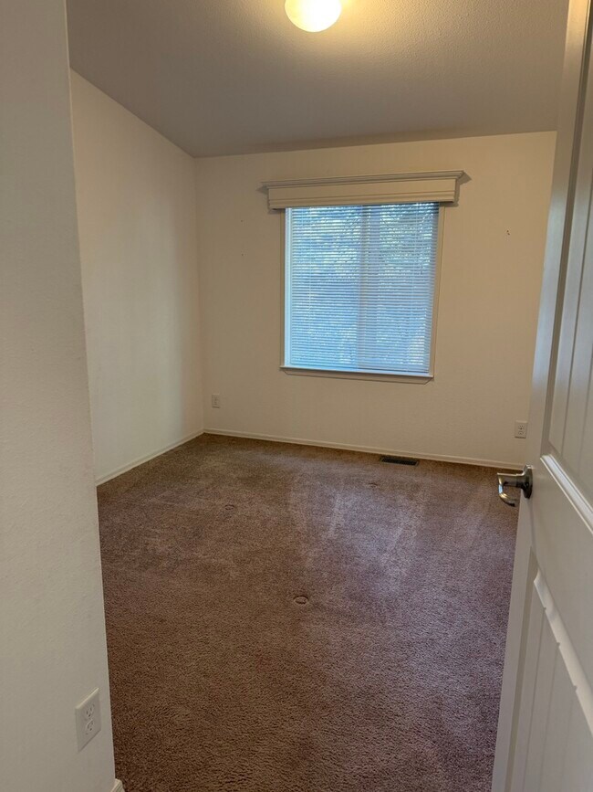 Building Photo - 13345 Pasquale Rd