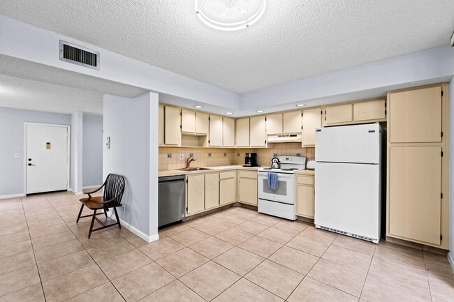 Building Photo - 5310 Las Verdes Cir