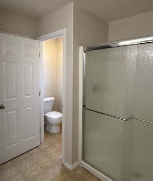 Building Photo - 3Bd/2Ba Single Story Home - Available to V...