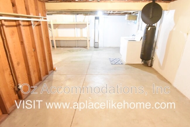 Building Photo - 8870 Westbrooke Dr