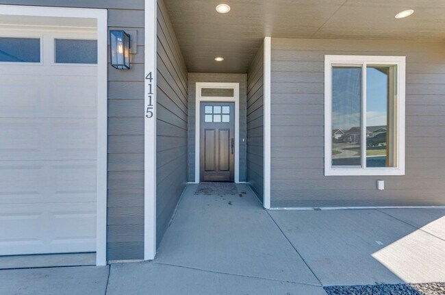 Building Photo - Newer Construction with 28X36 Shop!