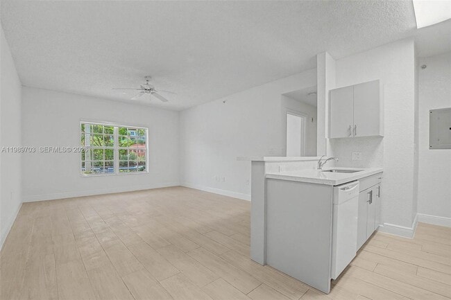 Building Photo - 7000 SW 80th St