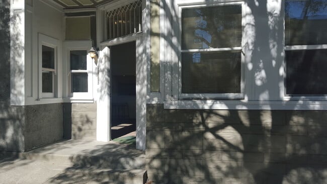 Building Photo - Victorian one bedroom apartment in Noe Val...