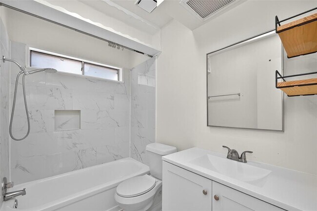Building Photo - 23223 Naples Dr