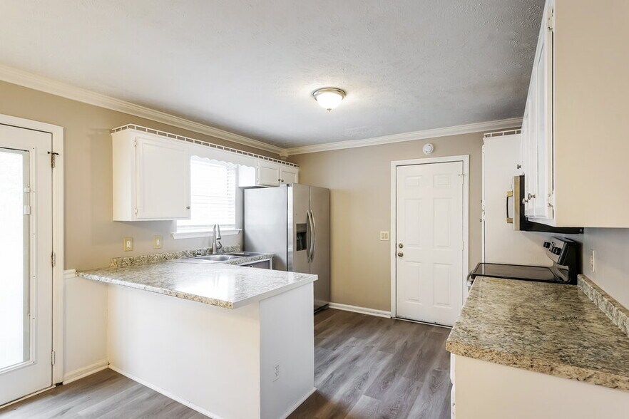 Building Photo - 300 Vernon Traylor Dr