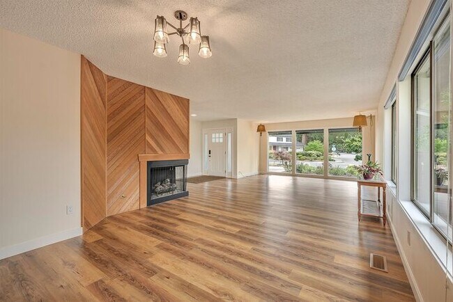 Building Photo - Single Level Ranch Style Home in Singing W...