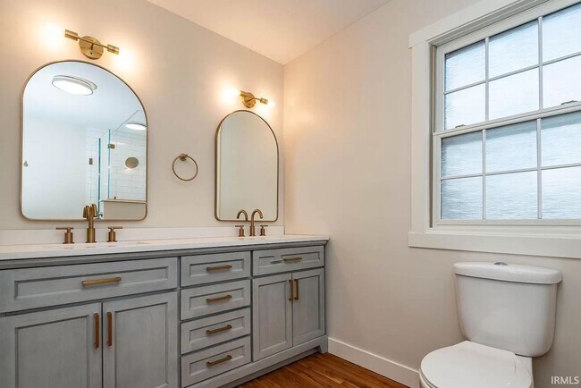 Building Photo - Complete Eastside Renovation - 4BR/4BA Large yard/Deck