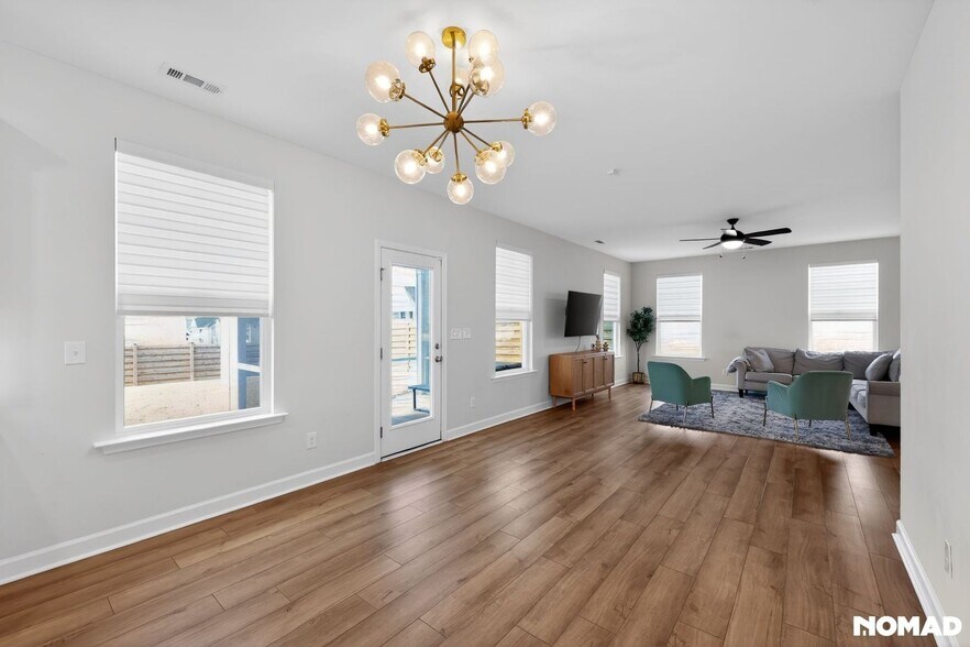 Building Photo - 18 S Maple Walk Dr